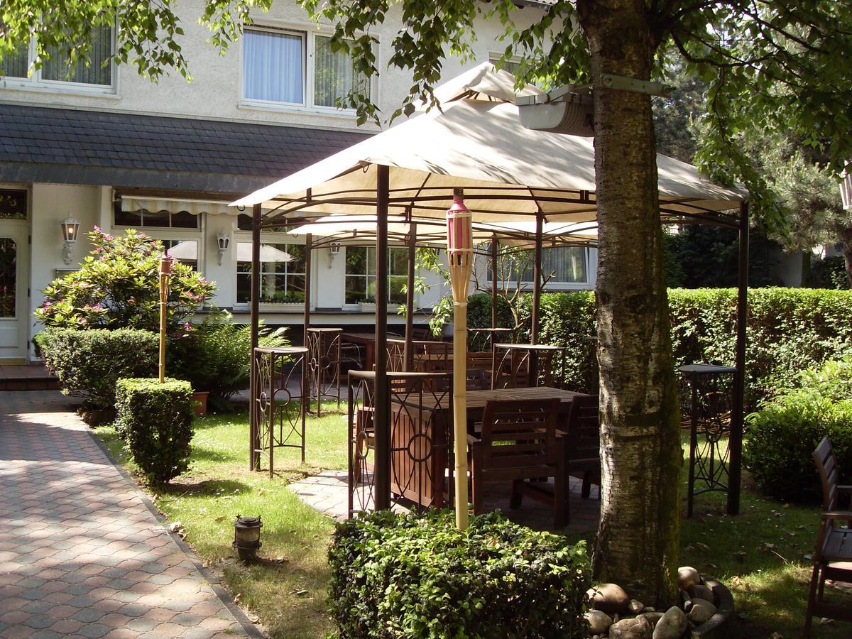 Hotel Am Stadion Duisburg Buitenkant foto